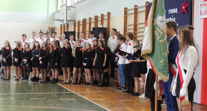 Ruszkowski do hymnu!