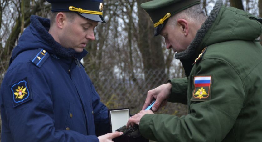 Ceremonia pobrania cząstek ziemi z miejsc pochówku żołnierzy radzieckich