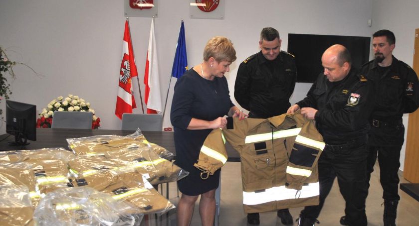Nowe komplety ubrań specjalnych dla pułtuskich strażaków