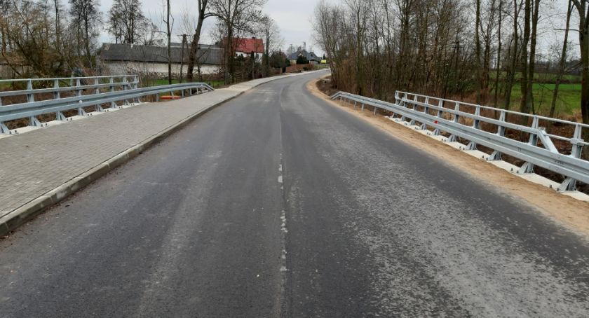 Nowy most i przebudowana droga w Koziegłowach