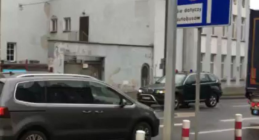 Przejazd rządowych aut
