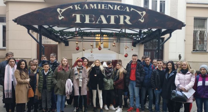 Uczniowie Prusa na wycieczce w teatrze