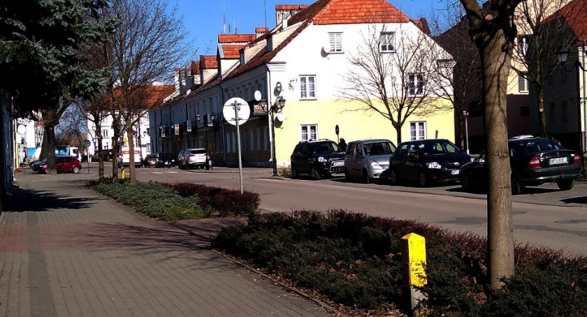 Zakaz wychodzenia z domu i inne obostrzenia