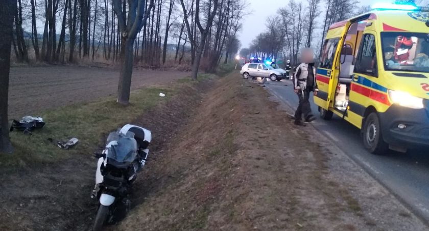 Wyprzedzał „na trzeciego” – kolizja w Karniewku