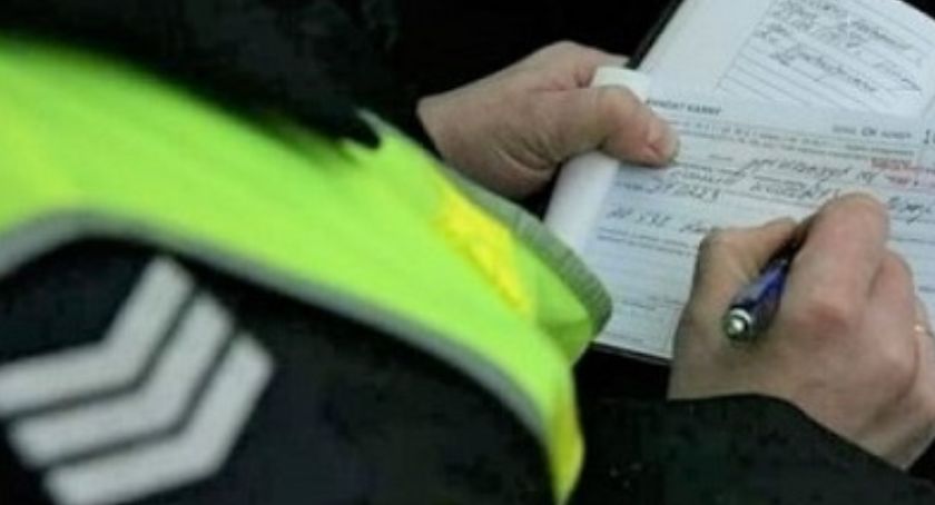 Pierwsze mandaty za łamanie zakazów. Policja prosi – zostańcie w domach!