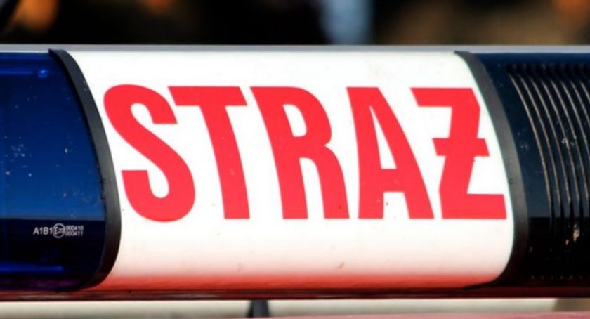 Pożar dachu na budynku koszar