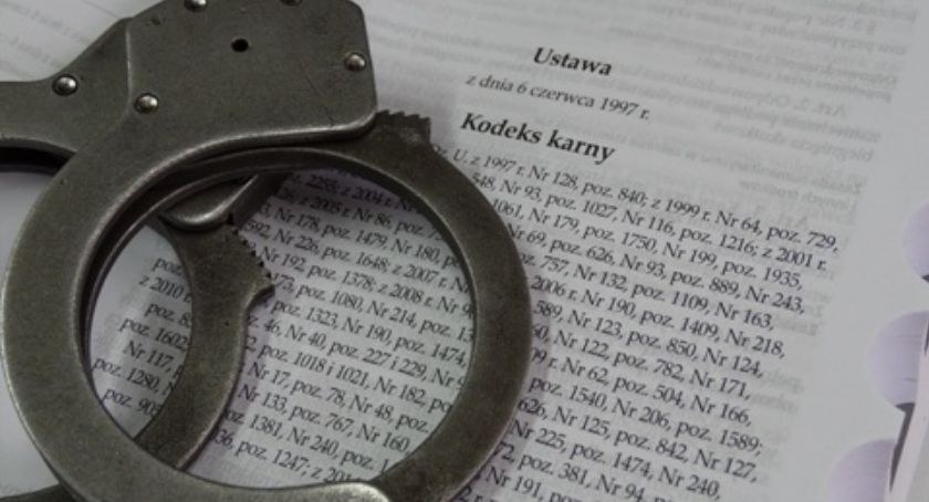 Ukradli samochód, telefon i złamali obostrzenia