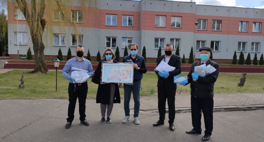 Maseczki i rękawiczki dla Domu Pomocy Społecznej w Obrytem