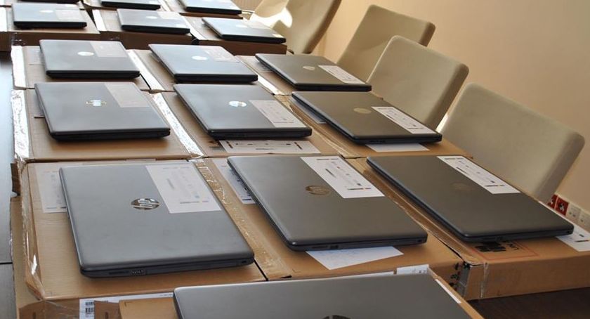 Laptopy dla uczniów szkół powiatowych