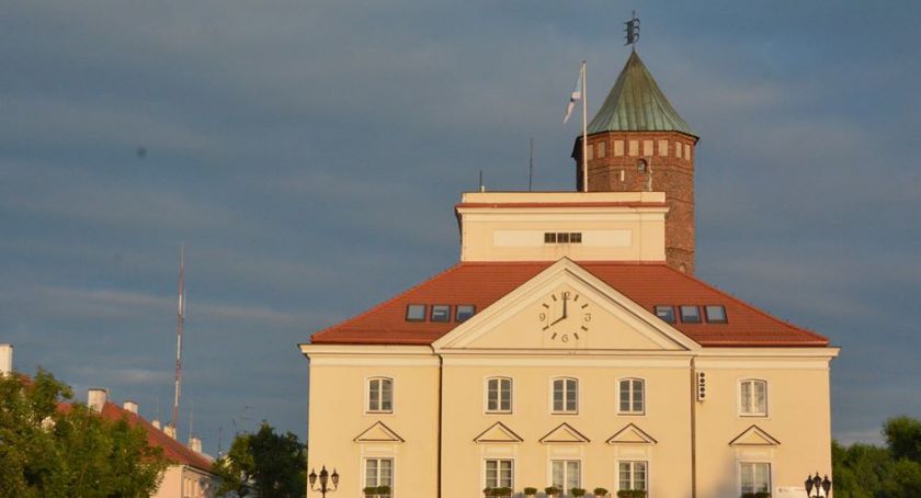 Urząd Miejski znów otwarty, ale z ograniczeniami