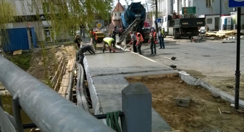 Prace na Moście Świętojańskim postępują