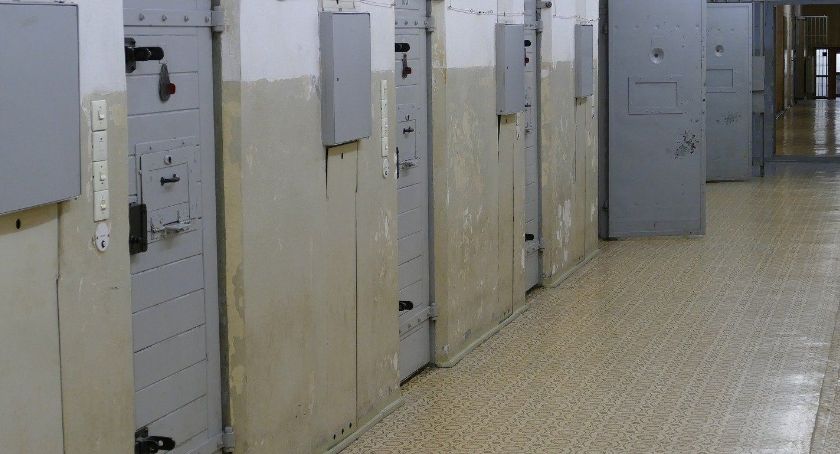 Mieszkanka powiatu wyszkowskiego aresztowana za narażenie zakażeniem COVID-19