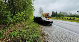 Wypadek z udziałem aut osobowych. Dwie osoby trafiły do szpitala