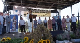 Nabożeństwo w intencji rolników, przemówienia, czyli oficjalna część dożynek w Lipie