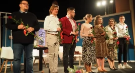 Owacje na strojąco dla teatrtu Rozmyty Kontrast