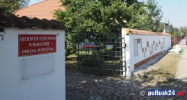 Przy pułtuskim archiwum powstaje ceramiczna mozaika.…