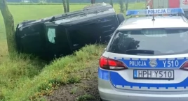 Land rover w rowie, audi i volkswagen - zderzenie. U…
