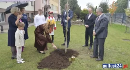 Dąb na Dębowe Gody – 80 lat pułtuskiej „Trójki” 