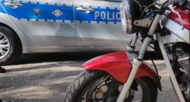 Pijany motocyklista pędził przez Trzepowo bez uprawnień.