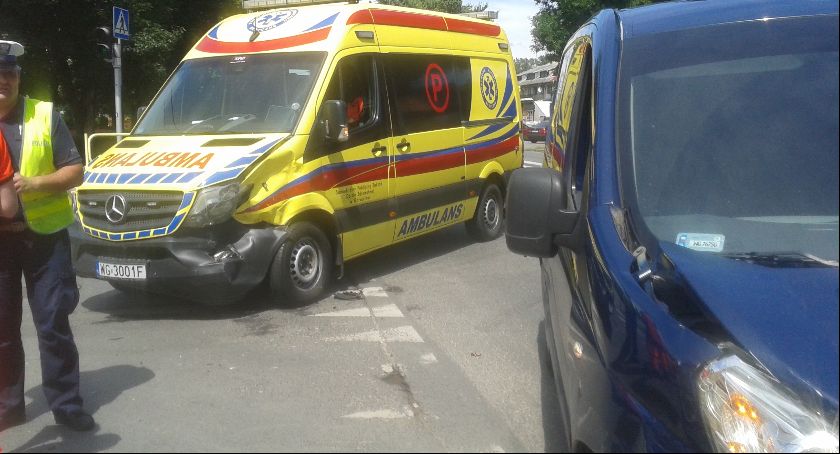 Kolizja karetki z peugeotem