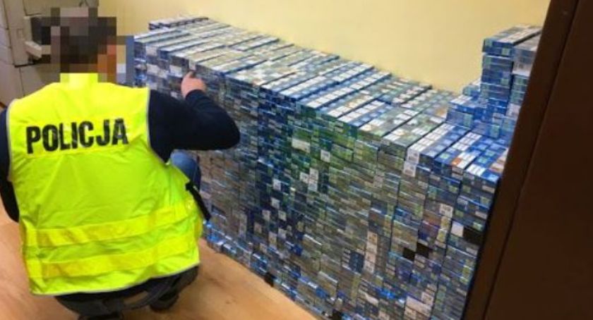 Ponad 800 paczek nielegalnych papierosów w domu w Żelechowie