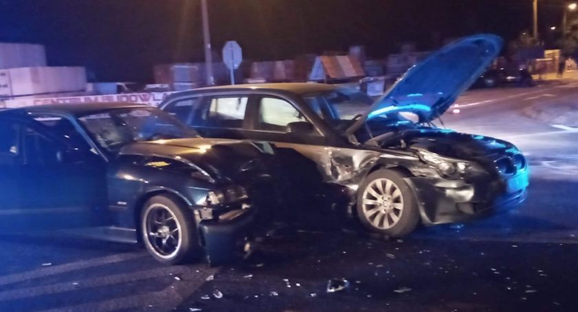 Bmw uderzyło w bmw – Kolizja na skrzyżowaniu w Wildze