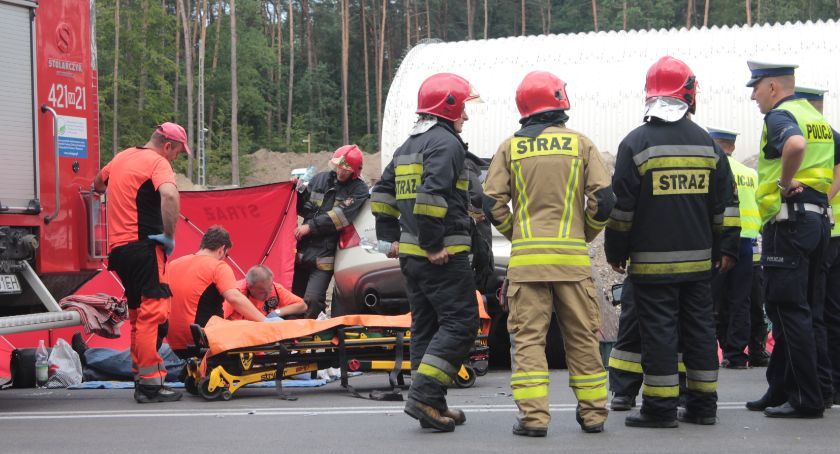 Motorowerzysta uderzył w barierki, głuchoniemy wtargnął na jezdnię – Wypadki w powiecie