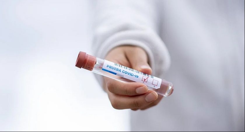 Dwumiesięczny chłopiec wśród ozdrowieńców i cztery nowe zakażenia koronawirusem