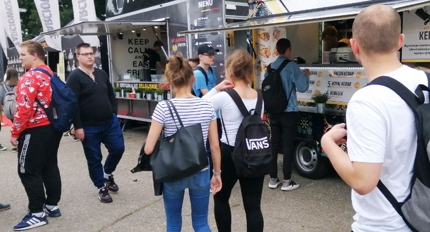 Żarciowozy już w mieście – Food trucki zaparkowały na Kwadracie