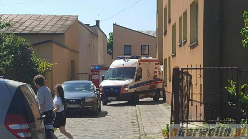 Wyważyli drzwi do mieszkania, w którym zasłabła starsza kobieta