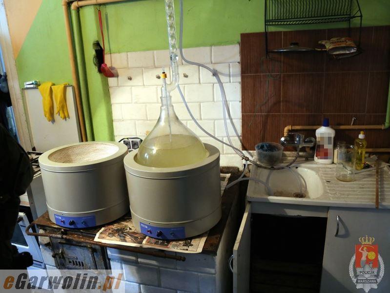 Przyłapani na produkcji amfetaminy. Policyjne video z zatrzymania w Górkach