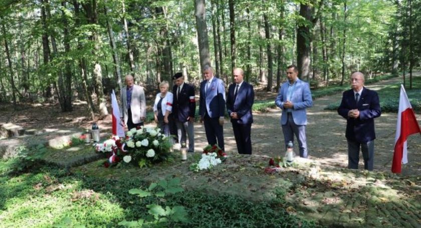 W Lisich Jamach uczcili Dzień Pamięci Ofiar Totalitaryzmu