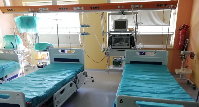 Nowe zakażenia i duży wzrost osób objętych kwarantanną 