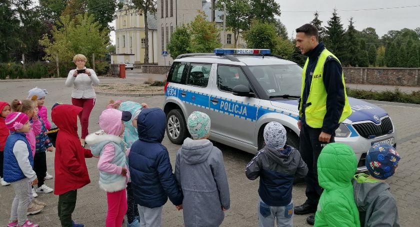 Policjant spotkał się z przedszkolakami 