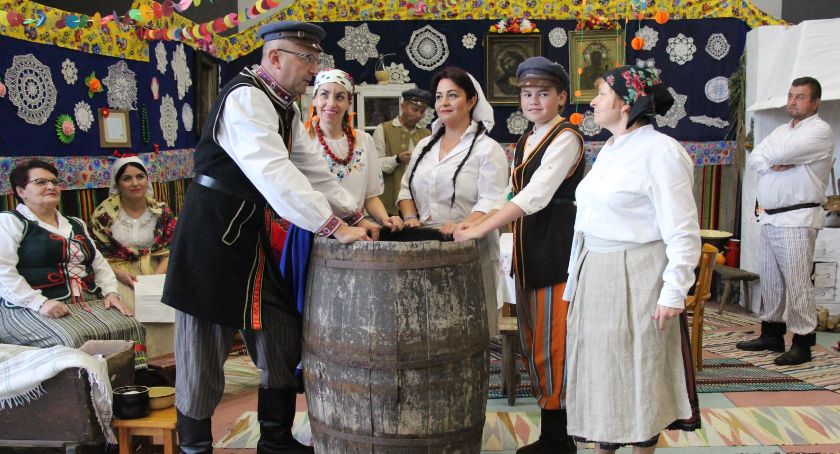 W Sobolewie ukisili kapustę – Ocalają kulturę ludową od zapomnienia (Video)