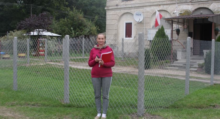 Komu przeszkadza to ogrodzenie?