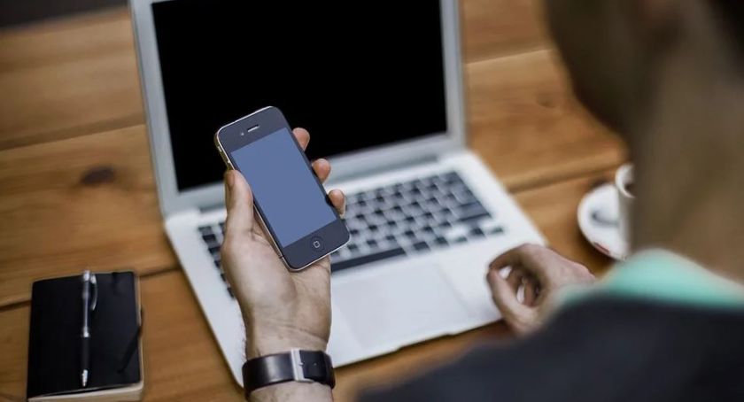 Wystarczy komputer lub smartfon – Ruszają e-wizyty w ZUS