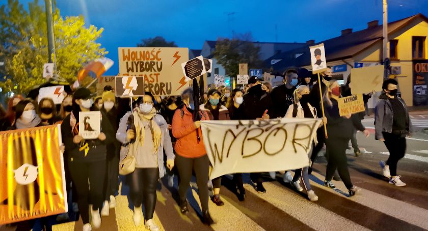 Spacer Garwolin - Sprzeciwiają się wyrokowi TK o zakazie aborcji 