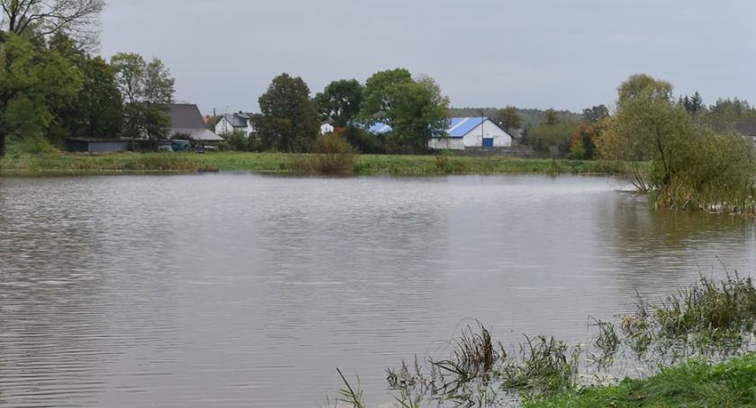 Podtopiło posesje – Brakuje zbiornika