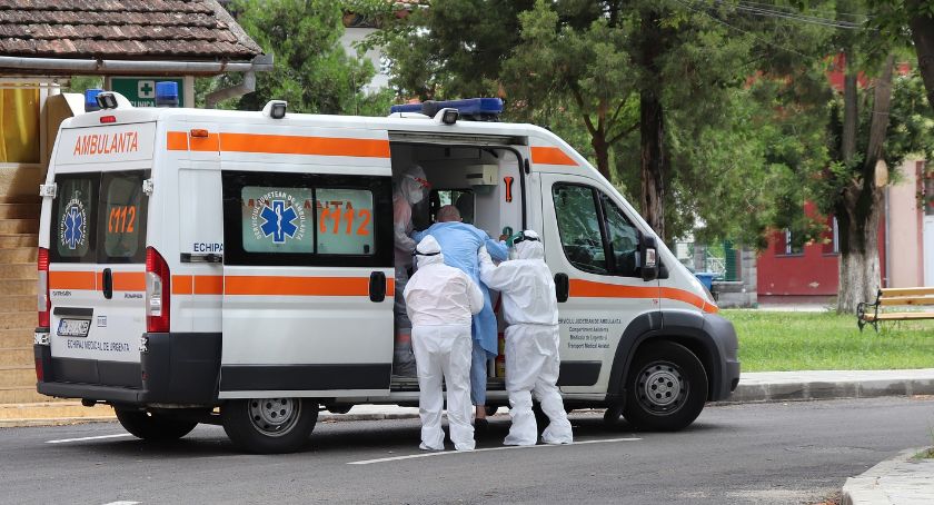 Więcej nowych ozdrowieńców niż zakażeń