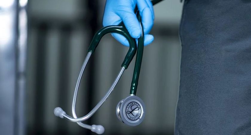 Ponad setka nowych zakażeń i kolejny rekord liczby ozdrowieńców