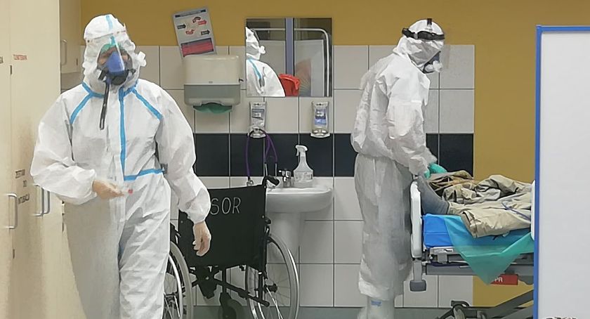 Zgon kobiety i duży spadek liczby zakażeń