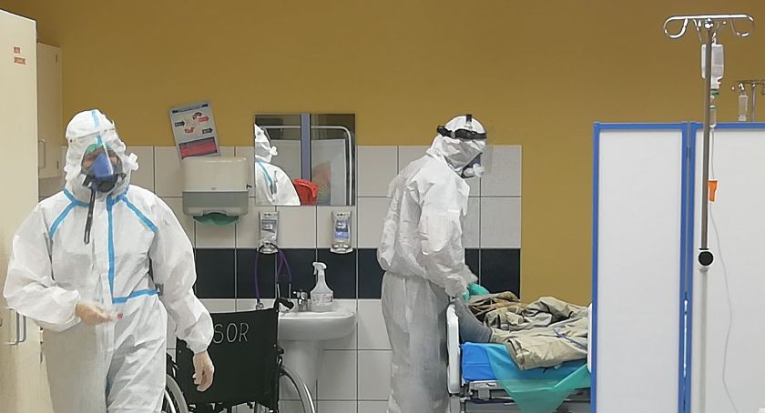 6 zgonów i bardzo mała liczba nowych zakażeń