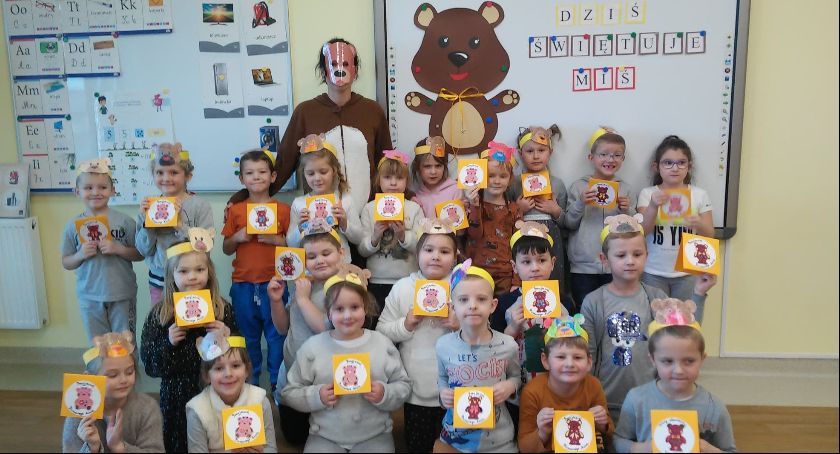 Święto Pluszowego Misia w przedszkolu w Woli Rębkowskiej
