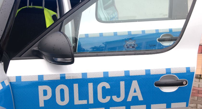 Miał dożywotni zakaz i był poszukiwany – Pijany usiadł za kierownicą