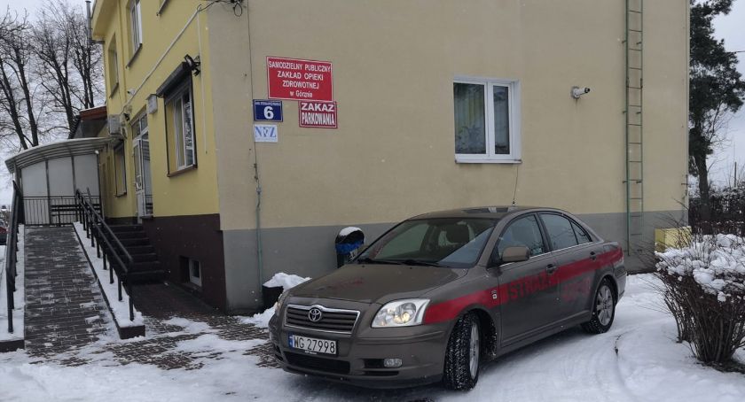 Strażacy pomagają dotrzeć na szczepienie 
