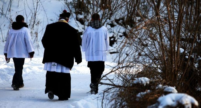 Kolęda w czasach pandemii – Jak wygląda w naszych parafiach?