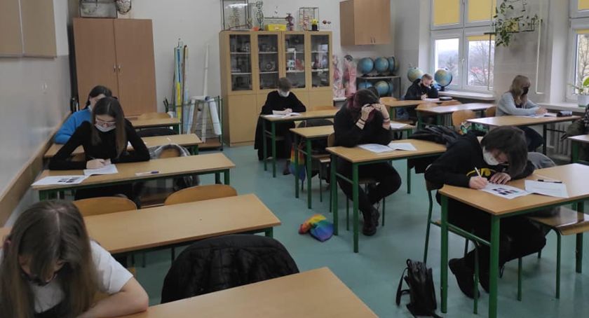 Ósmoklasiści zdają próbne egzaminy