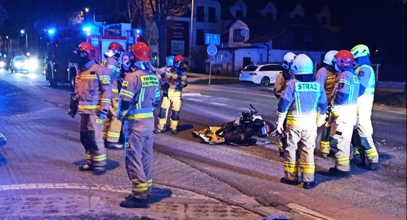Wypadek – Motorowerzysta zderzył się z osobówką – Video