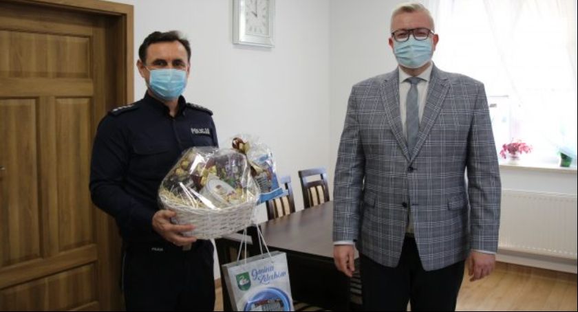 Podziękowali dzielnicowemu za wieloletnią służbę